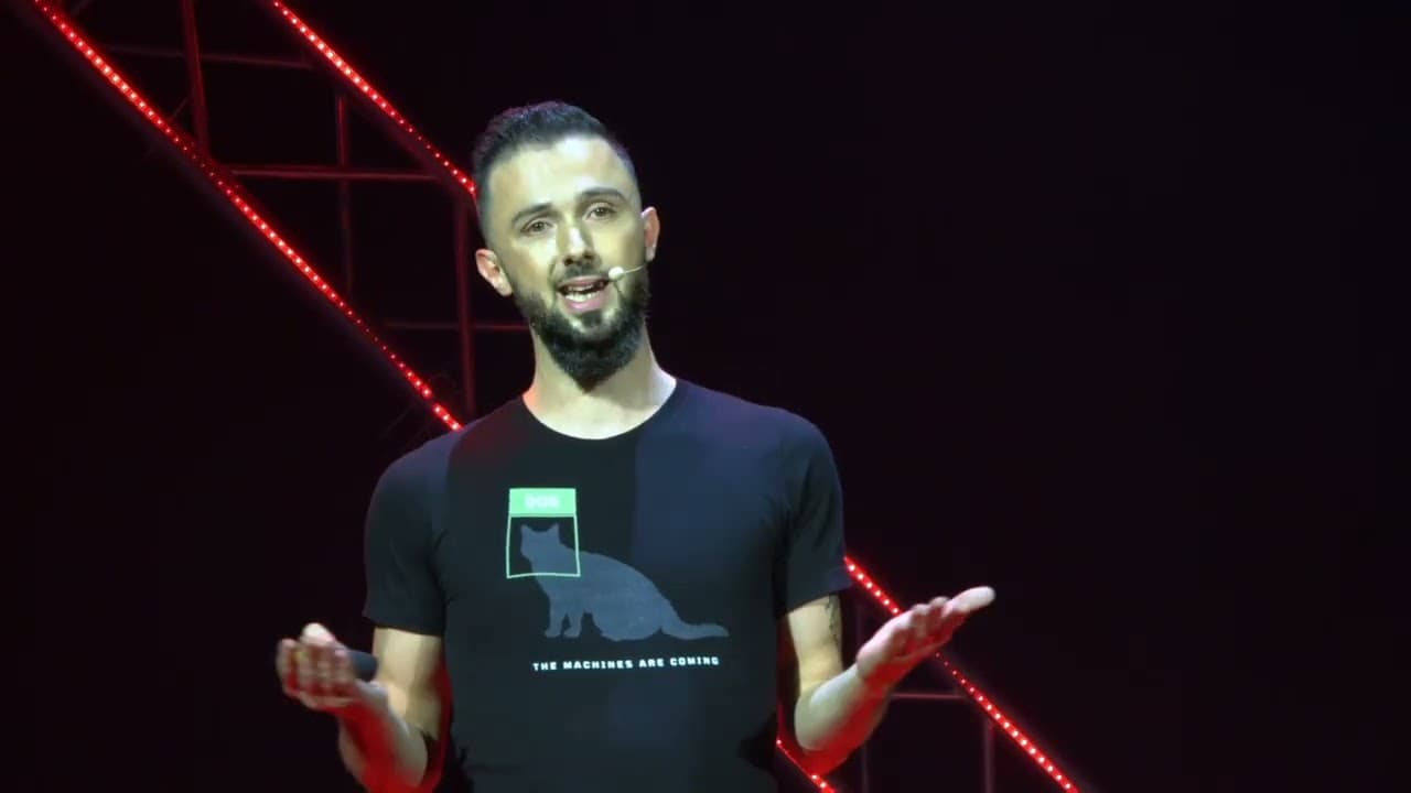 Julien Bédouret sur la scène du TEDxBlois 2021